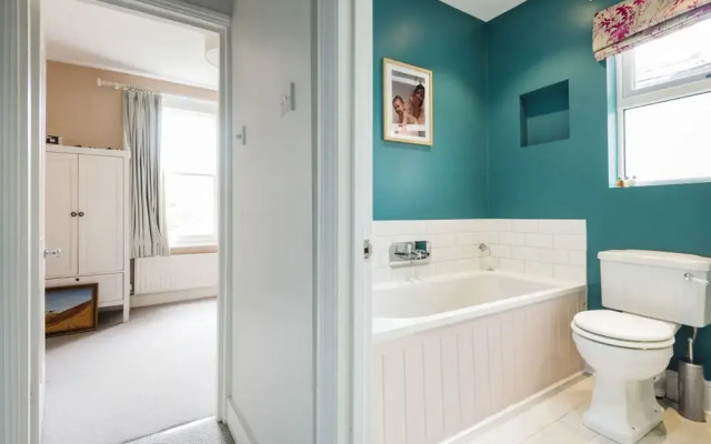 Spectacular Shepherds Bush Home close to Westfield