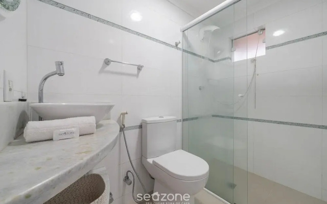 Apt 1 Block From Beach in BC Great Location Cep093