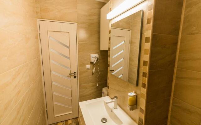 Tania Grand Apart
