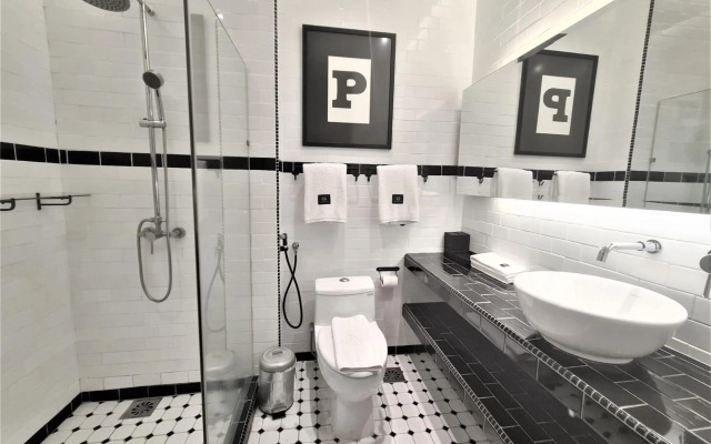 M Boutique Station 18