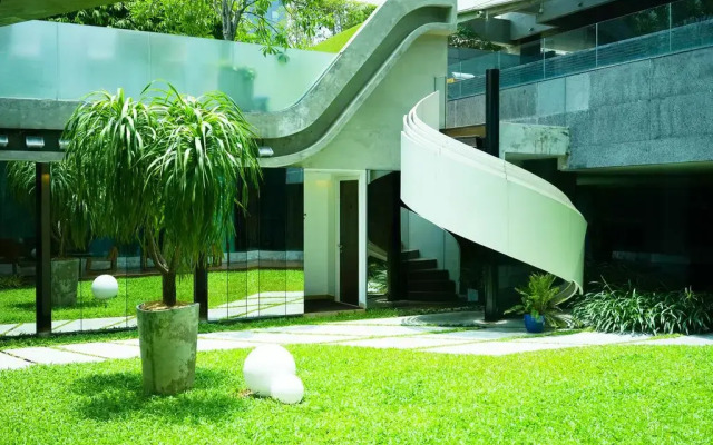Lit Bangkok Hotel