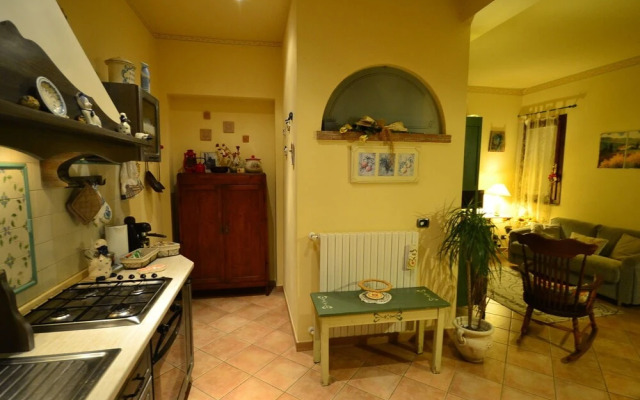 Restful Holiday Home With Jacuzzi in Montopoli