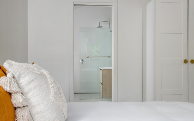 Your Luxury Escape - Little Farm Cottage 1 – Guest Rooms – Brooklet