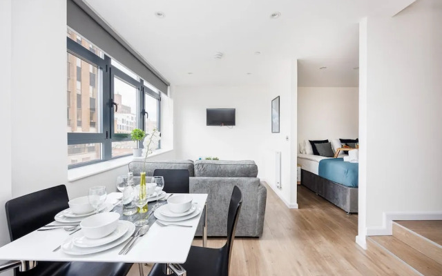 Modern 1 Bed Flat in Town Centre - Free Wifi