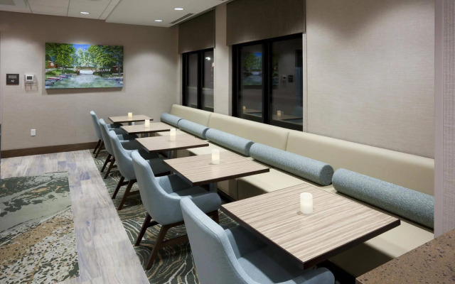 Hampton Inn Spicer Marina Area