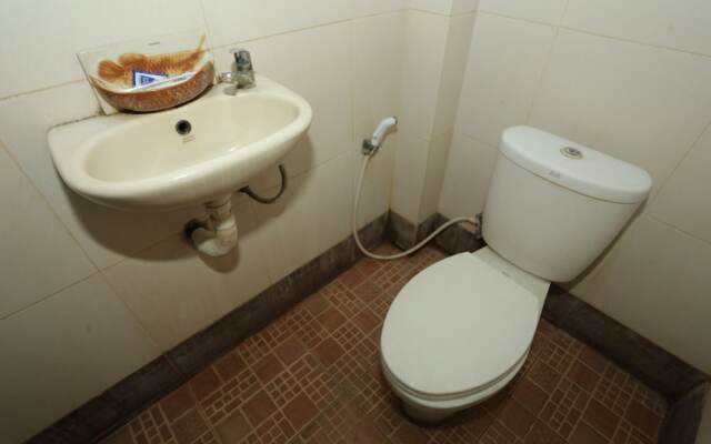 OYO 93021 Kost Dison