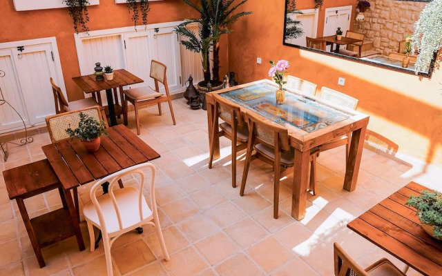1870 Taş Konak Otel - Sanat Sokağı