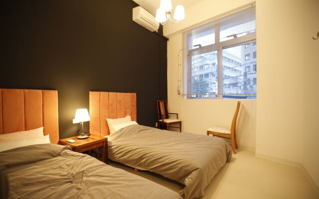 The LANAI HOSTEL