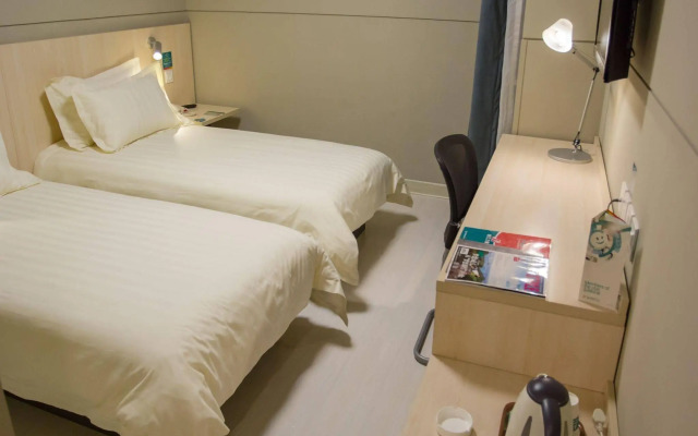 Holiday Inn Express Shanghai Pudong Airport
