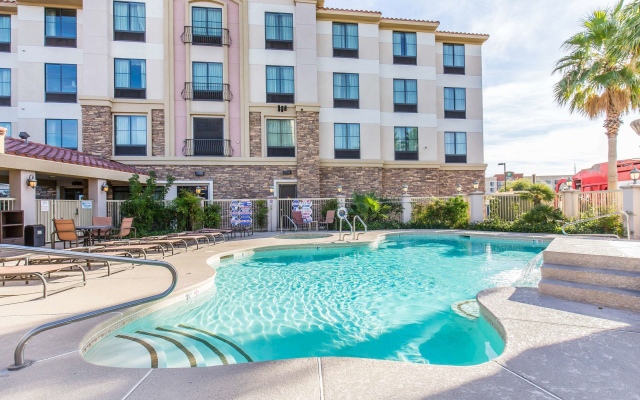 Comfort Inn & Suites Henderson - Las Vegas