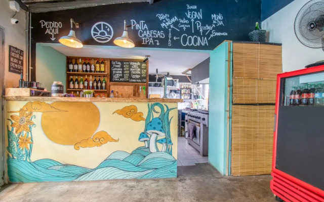 Mundaka Hostel y Bar - Adults Only