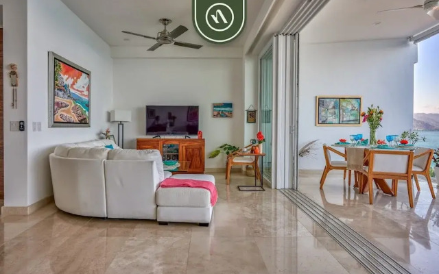 Luxurious 2 BR Condo - Oceanfront - Infinity Pools