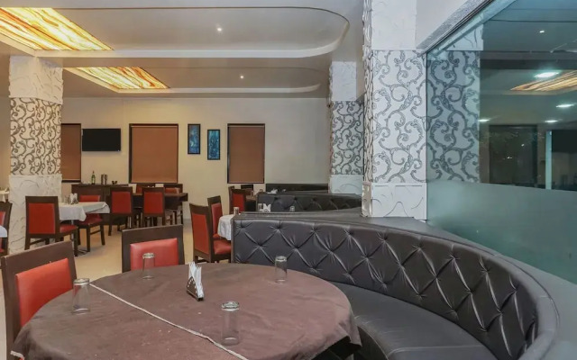 OYO 24674 Hotel Rajshree