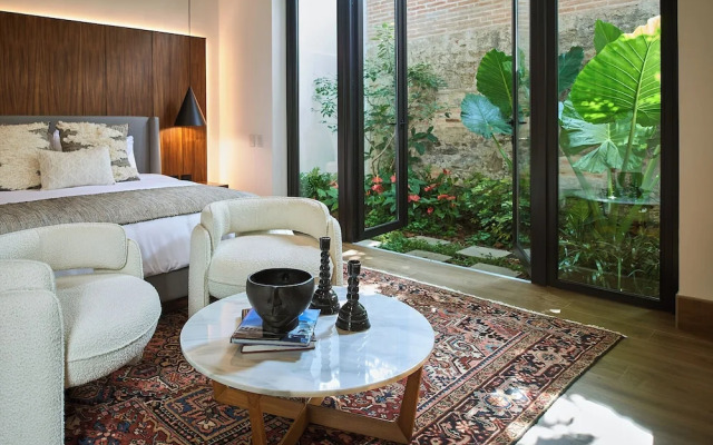 Singular Signature Residences