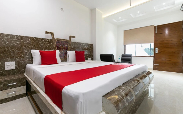 OYO 35938 Hotel Aditya & Kings
