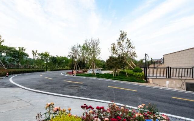 Nanjing Yinglu Hot Spring Resort Homestay Hotel