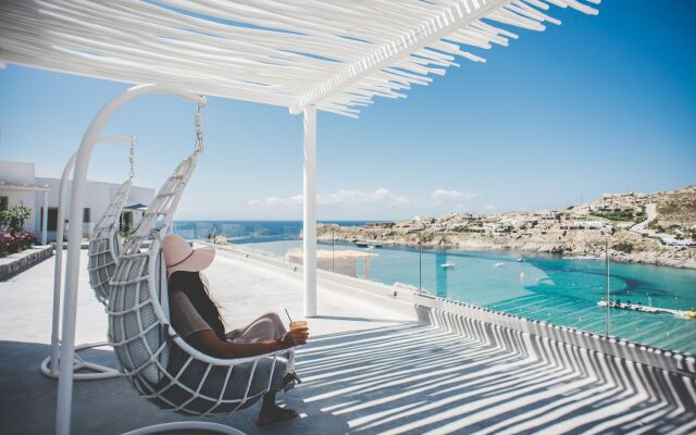 Super Paradise Hotel