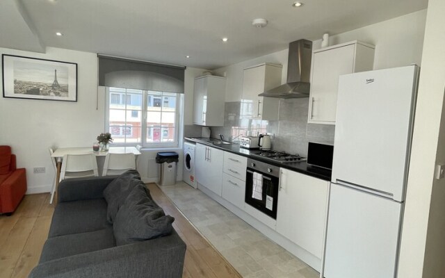 Impeccable 3-bed Apartment in London