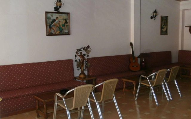 River Studios & Apartments