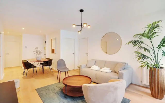 Sleek Apartment in Levallois-perret