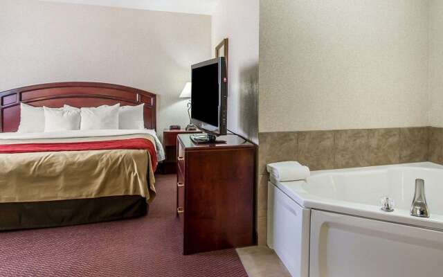 Quality Inn & Suites Fort Madison near Hwy 61