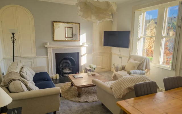 Stunning Georgian Spacious Apartment Central Bath