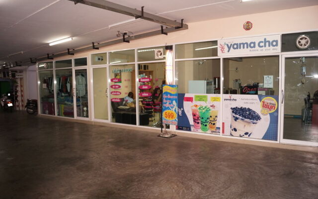 ZEN Rooms Inthamara Soi 49