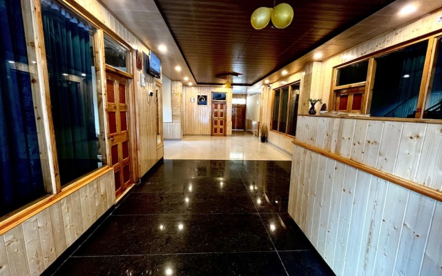 Hotel Mid Orchard Kasol (Riverside)