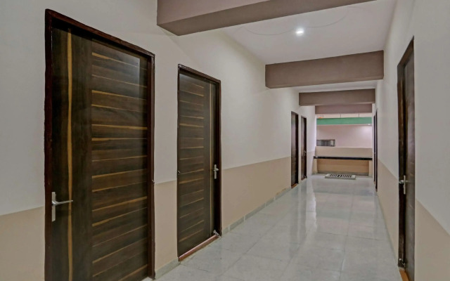 Hotel Black Bird by OYO Rooms