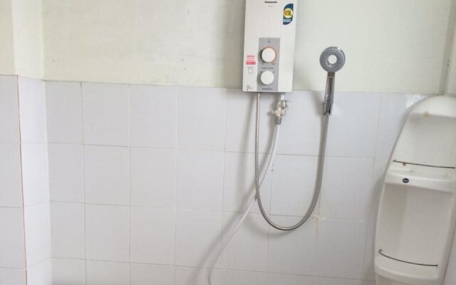 OYO 1161 Sathorn Mansion