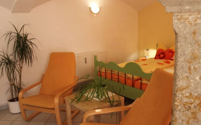 Apartment in Weibig With Garden