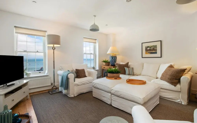 Nash House - Seafront With Parking Close to Town