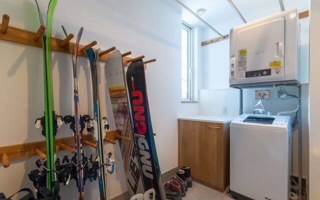 Konaya by Hokkaido Tracks