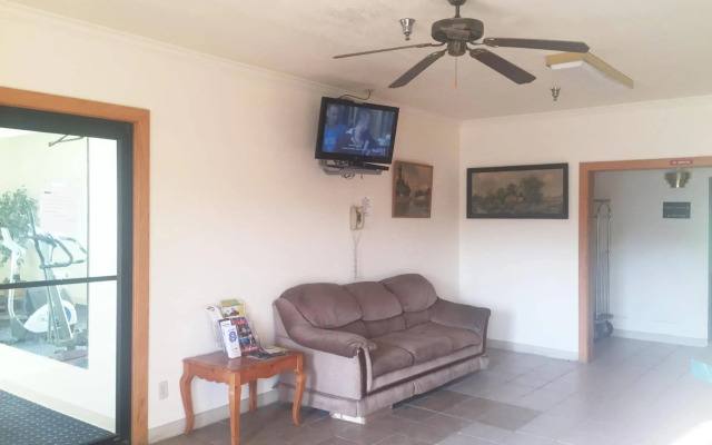 Motel 6 Portland, IN