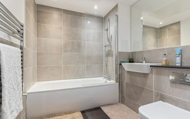 Kingsland High Street Apartment