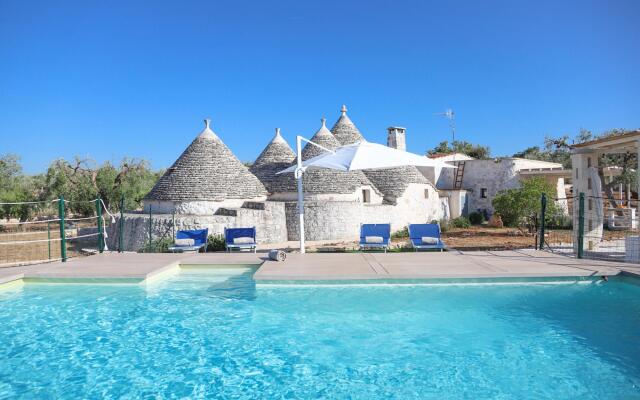 TD Trulli Albapetra Pool Olive Trees