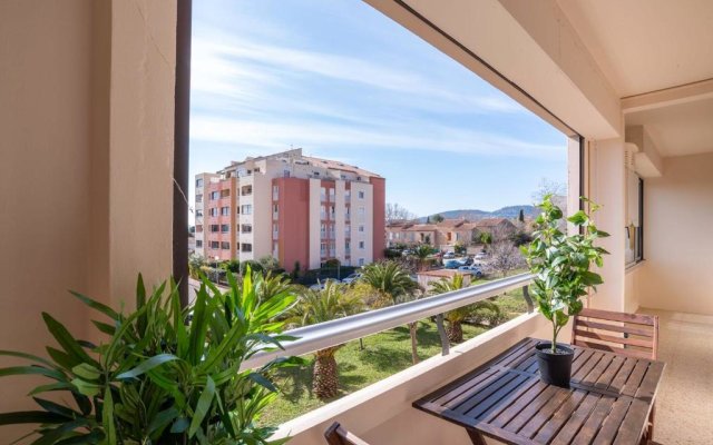 Flat with loggia at 10min from the BEACH