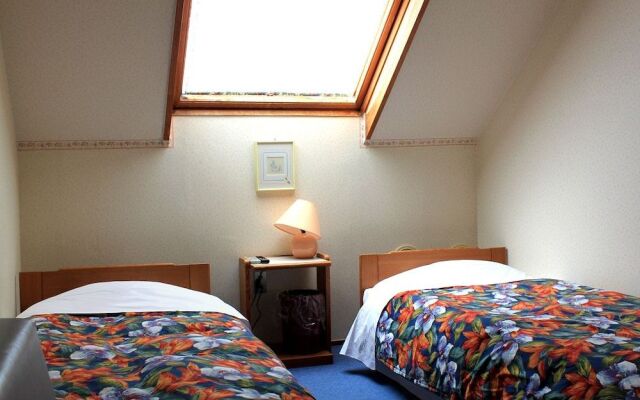 Petit Pension II Elle