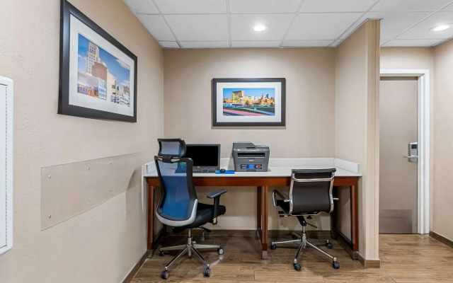 Comfort Inn & Suites Durham near Duke University