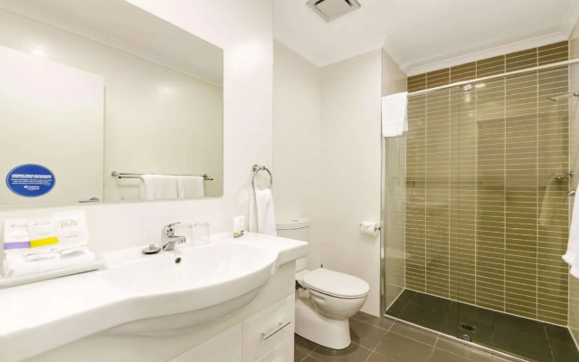 Quality Suites Pioneer Sands