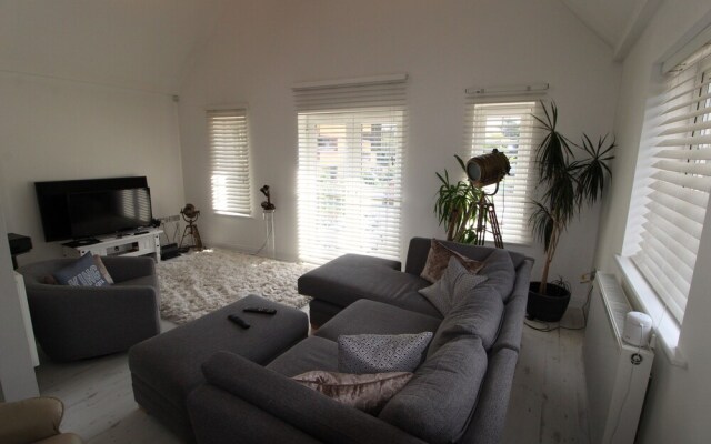Beautifully Presented Three Bedroom House in Poole