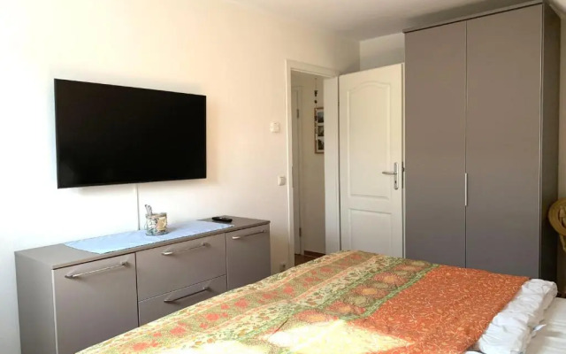 Neue Reihe 43 Villa Regulus OG