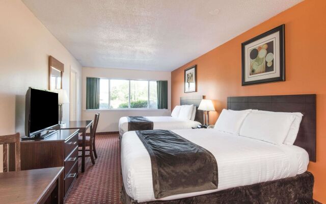 Days Inn & Suites Groton