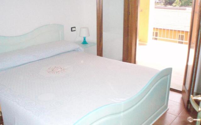 Modern 1bed apartment(sleep 4)sea view only 700mt from sea