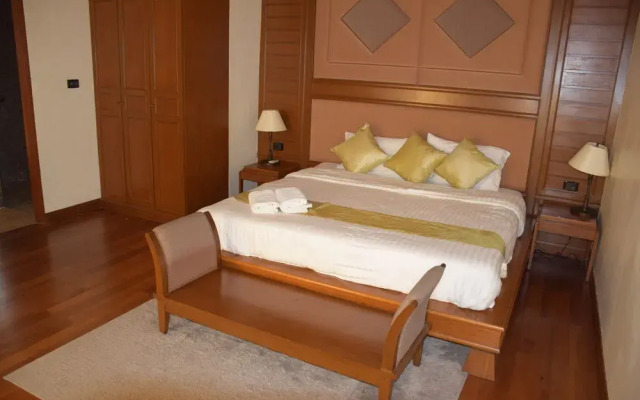 Sirinthara luxury villa