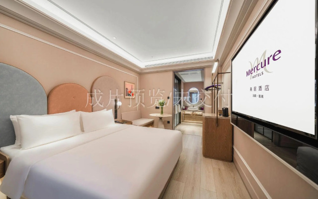 Mercure Chongqing Jiefangbei Hongya Cave