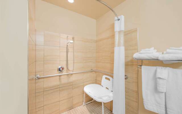 Microtel Inn & Suites by Wyndham Quincy Downtown/River Area