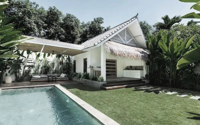 Villa Q - Contemporary Pool House