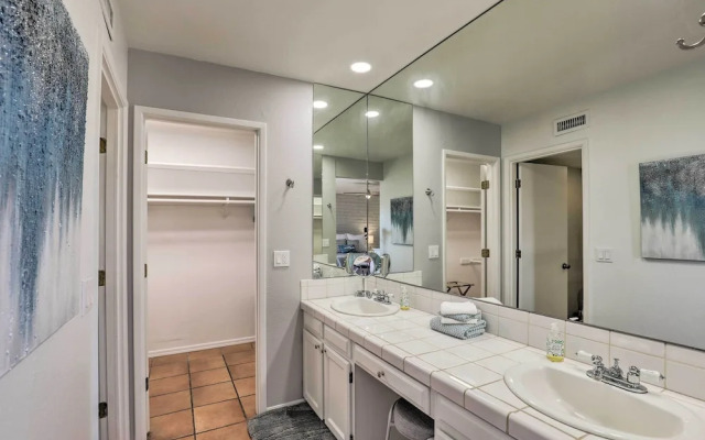 Tucson Townhome w/ Private Patio & Mtn Views!