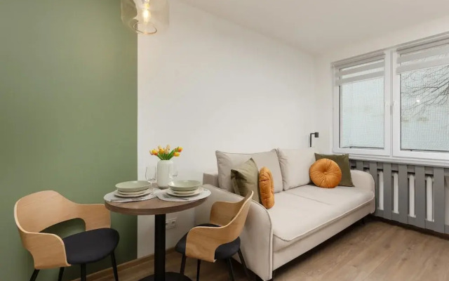 Kolorowa Studio Apartment by Renters
